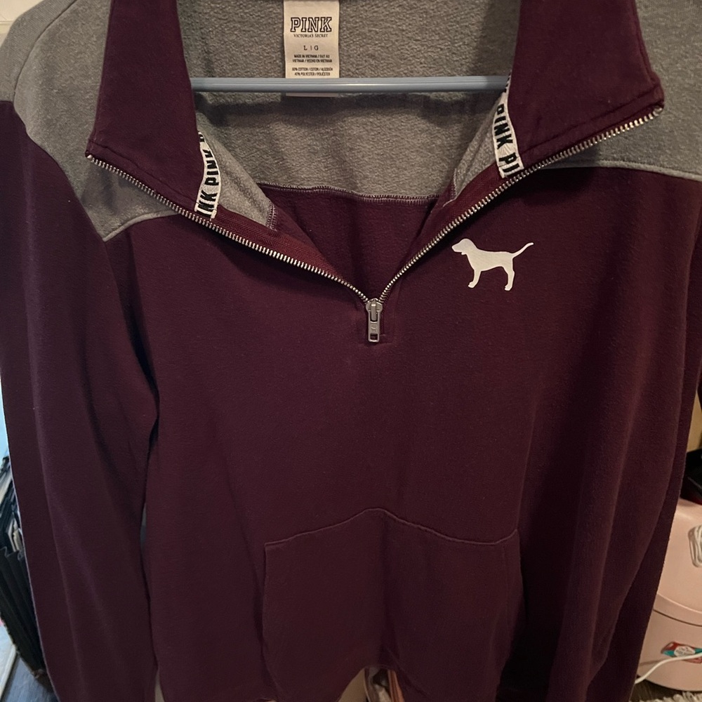VS pink pullover